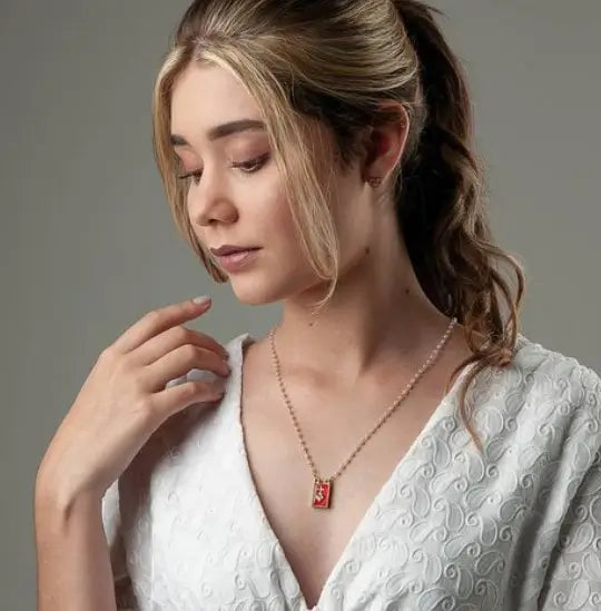 Escapulario Metal Dourado Colar Perola