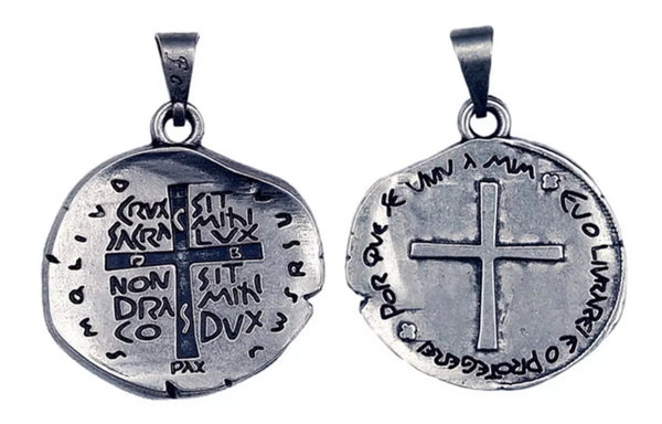 Medalha duas cruzes prata velha 22cm